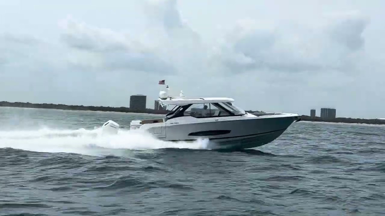 Regal LX43 - Running Offshore Starboard View