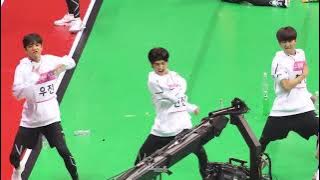 ISAC 2018 Stray Kids dancing to TWICE - Dance The Night Away | Dubu Once