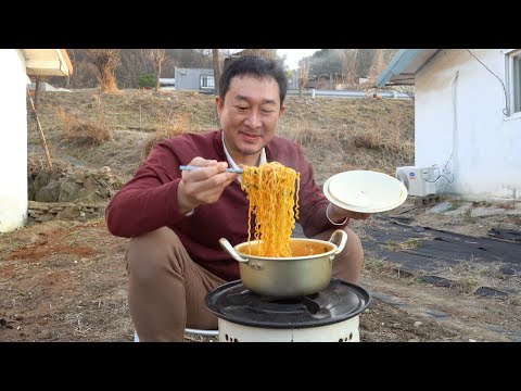 곤로에 라면 끓여먹는 아저씨🍜