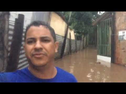 Vila Cauhy tem casas alagadas após chuva deste sábado