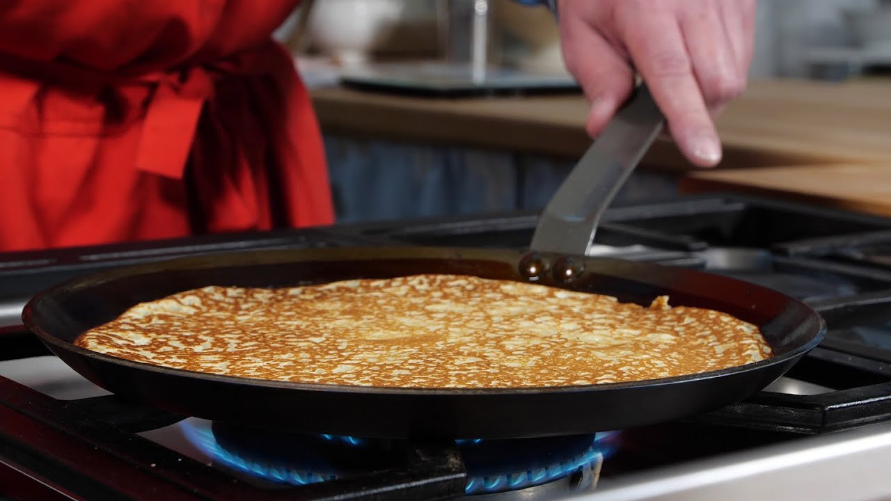 Comment faire mes crêpes, dans une poêle en acier sans revêtement ? 