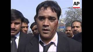 Police in Lahore clash with lawyers protesting against Musharraf