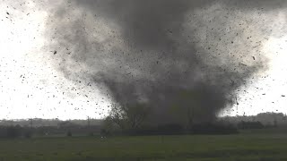 Roaring tornado approaches and crosses I-80 east of Lincoln, NE by Dan Robinson 5,031 views 4 days ago 3 minutes, 26 seconds