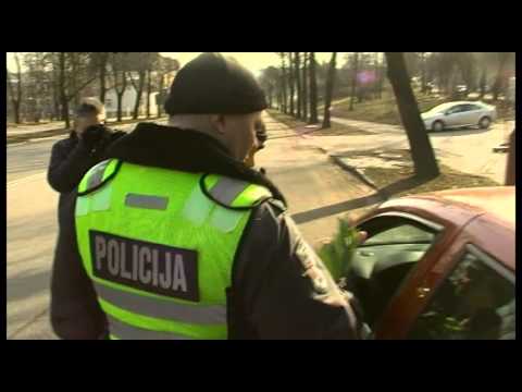 Video: Kelių Policijos Pareigūnai Ryazane įteikė Gėlių Moterims Vairuotojoms