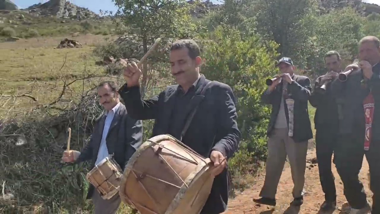 لعبة ماطا بني مرقي الكرافطة