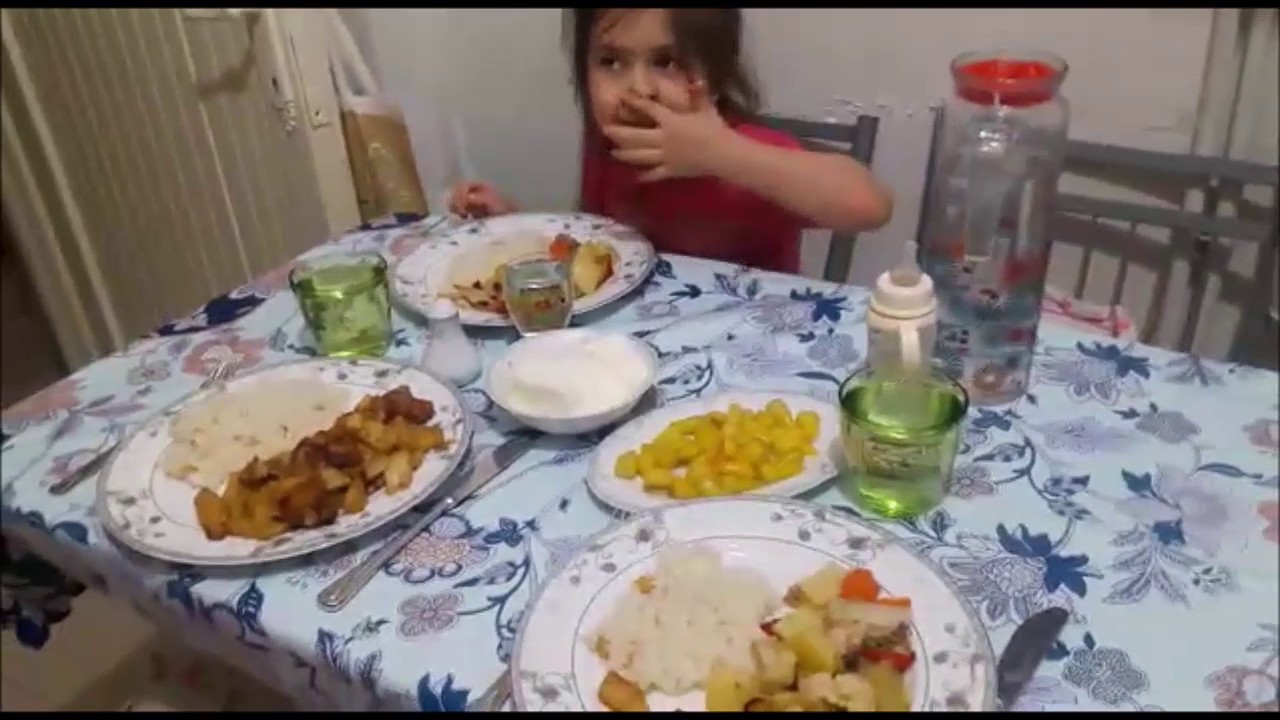 YAPARKEN STRES ATTIRAN BÖREK :) ve DERİN'E KINA SÜRDÜK