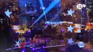 Evelyn Matthei tocando "El Perdón", de Nicky Jam, en piano screenshot 4