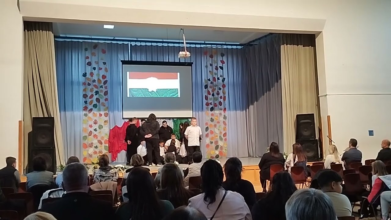 Tápiósági Papp Károly Általános Iskola 6. és 8.osztályosainak 1956-os forradalom megemlékező műsora