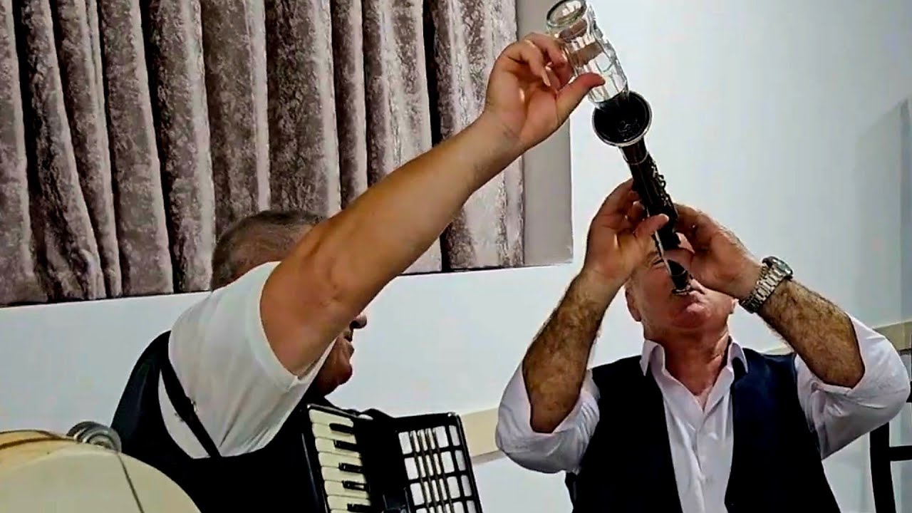 Hilli Gremi feston Ditlindjen me shoqerin e tij Urime Traditat Tona 2025