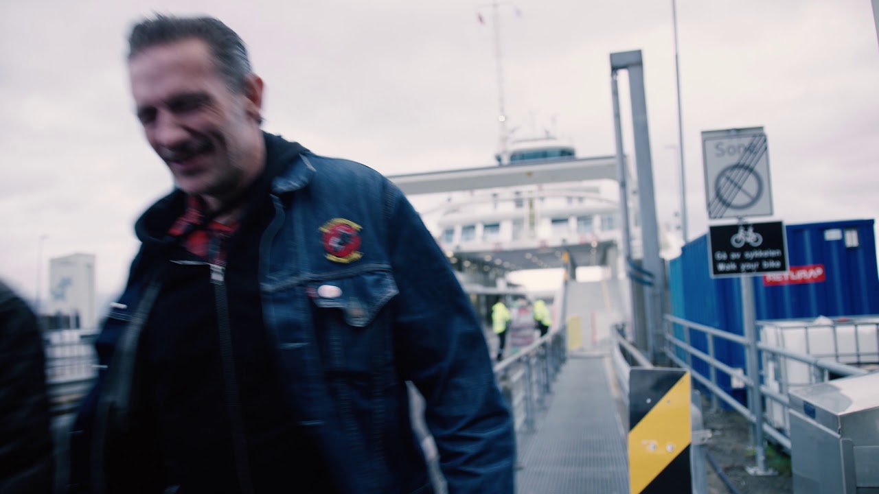 Hvordan lade et batteri med nok kapasitet til å steke 35.000 sveler?