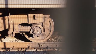 [ジョイント音]E233系 H44編成 各駅停車高尾行が豊田駅1番線を発車するシーン