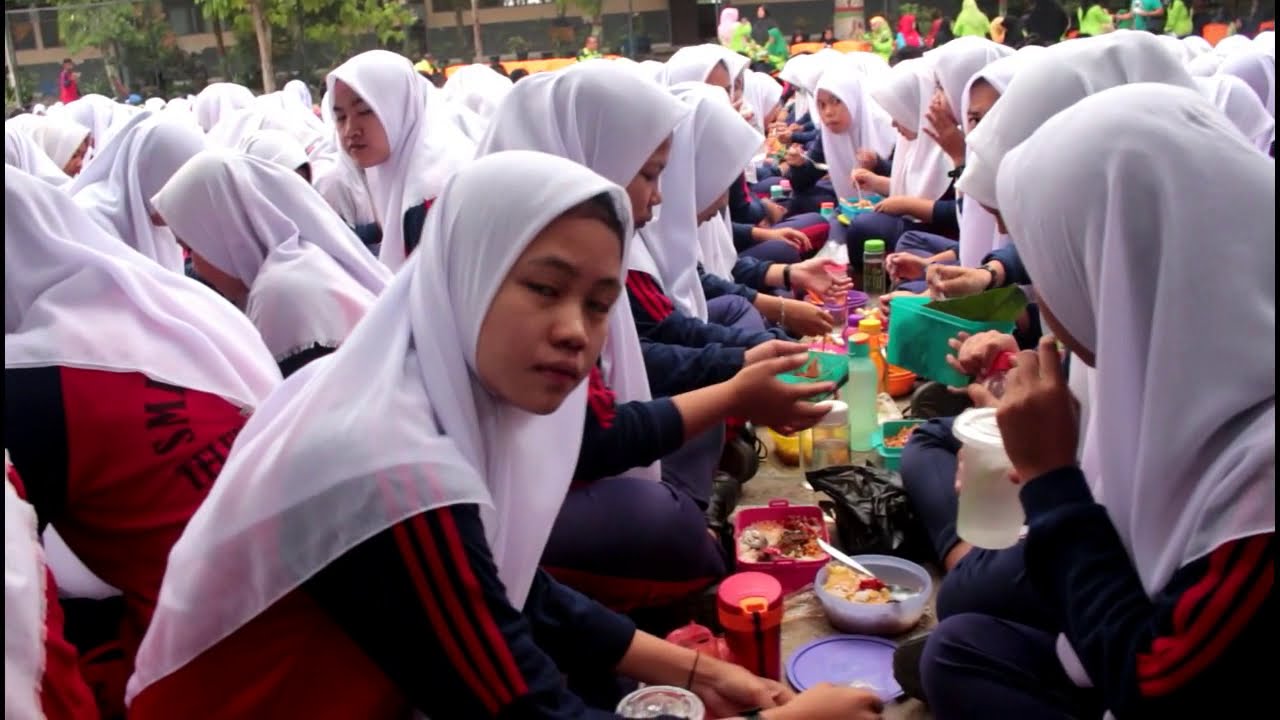 Makan Bersama Sekolah Ramah Anak SMK N 2 Teluk Kuantan, Kuansing, Riau