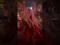 【USJ ホラーナイト】モデルみたいな歩き方と立ち姿のおもちゃエリアゾンビさんのゾンビデダンス【ユニバ】
