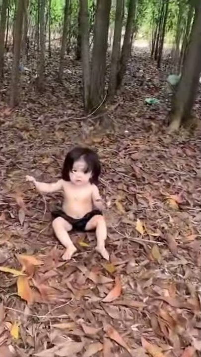 Bé Gái Bị Bố Mẹ Bỏ Rơi Ngoài Rừng, Tội Quá 😞