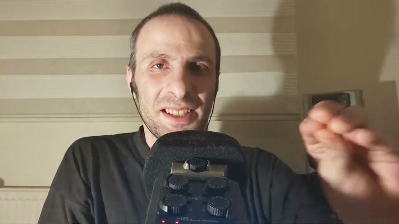 Asmr, ağız sesleri ve anlaşılmayan fısıltı kitap okuma ve sakız çiğneme sesi