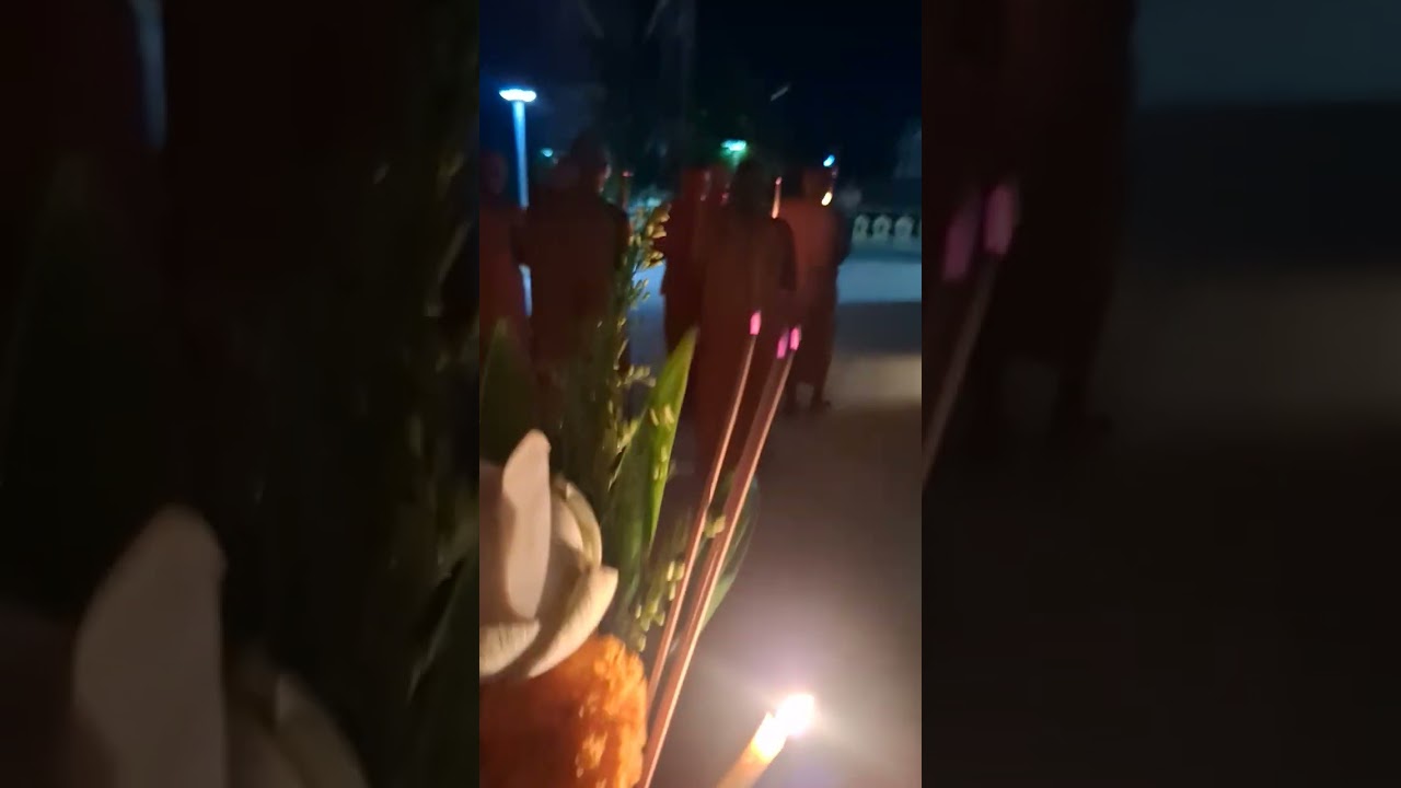 เวียนเทียนวันพระใหญ่ พระสงฆ์มารวมกัน โดยไม่ได้นัดหมาย