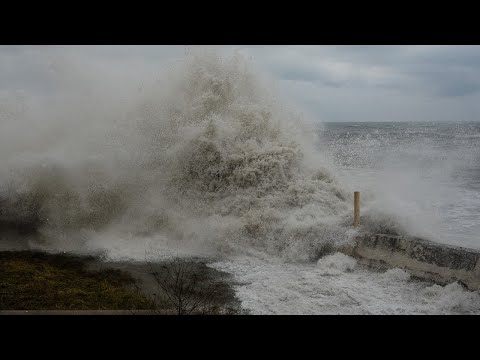 Шторм века обрушился на побережье Черного моря