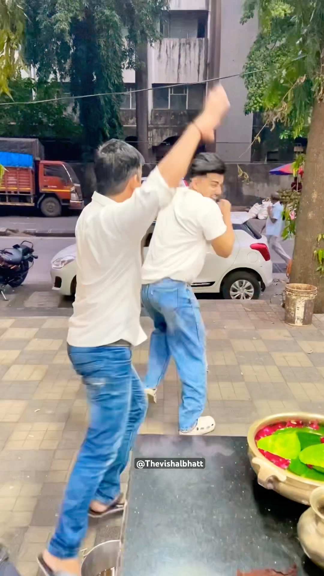 Sawdhan rahe satark rahe ? | kya karu aadat se majboor ? #comedy  #vishalbhatt #shorts