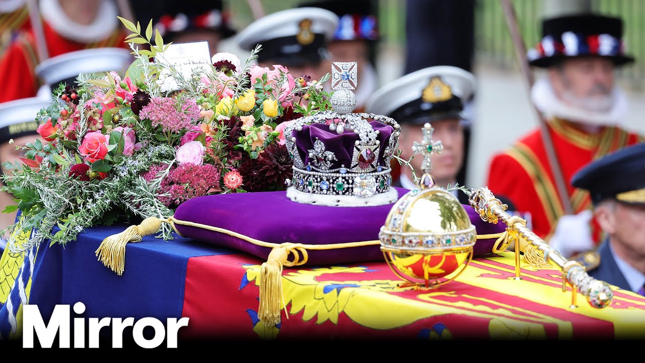 Queen's coffin leaves Westminster Hall