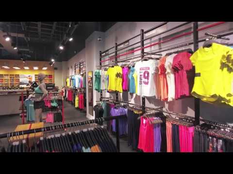 Reebok Sambil Santo Domingo - YouTube