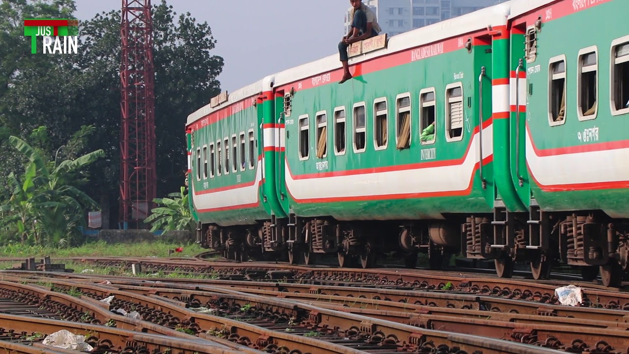 Crossing between Sonar Bangla Express and Jamuna Express Train of