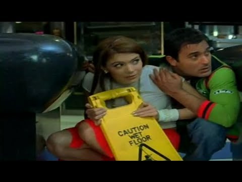 Urvashi & Akshaye's Funny Escape From Security | Naqaab | Comedy Scene