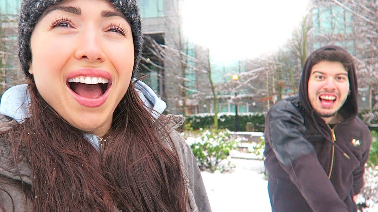 IT'S SNOWING!!