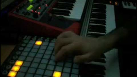 "CROSSING SQUARES" using mlr Monome with Launchpad