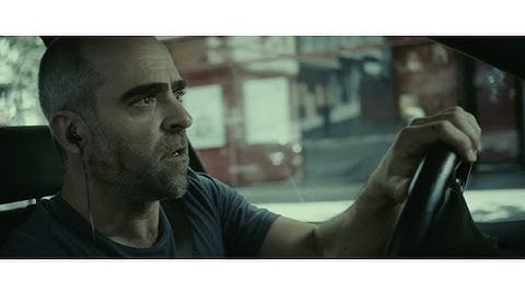 車には時限爆弾、後部座席にいる自分の子供は負傷、さあどうする!?映画『暴走車　ランナウェイ・カー』予告編