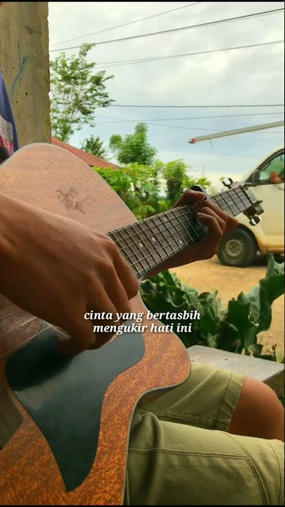 ketika cinta bertasbih #mellygoeslaw #shorts #ketikacintabertasbih #guitar #instrumental