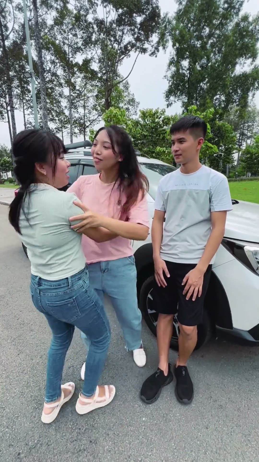 LNS - Chơi khăm bạn trai của bạn thân || Prank your best friend's boyfriend #shorts