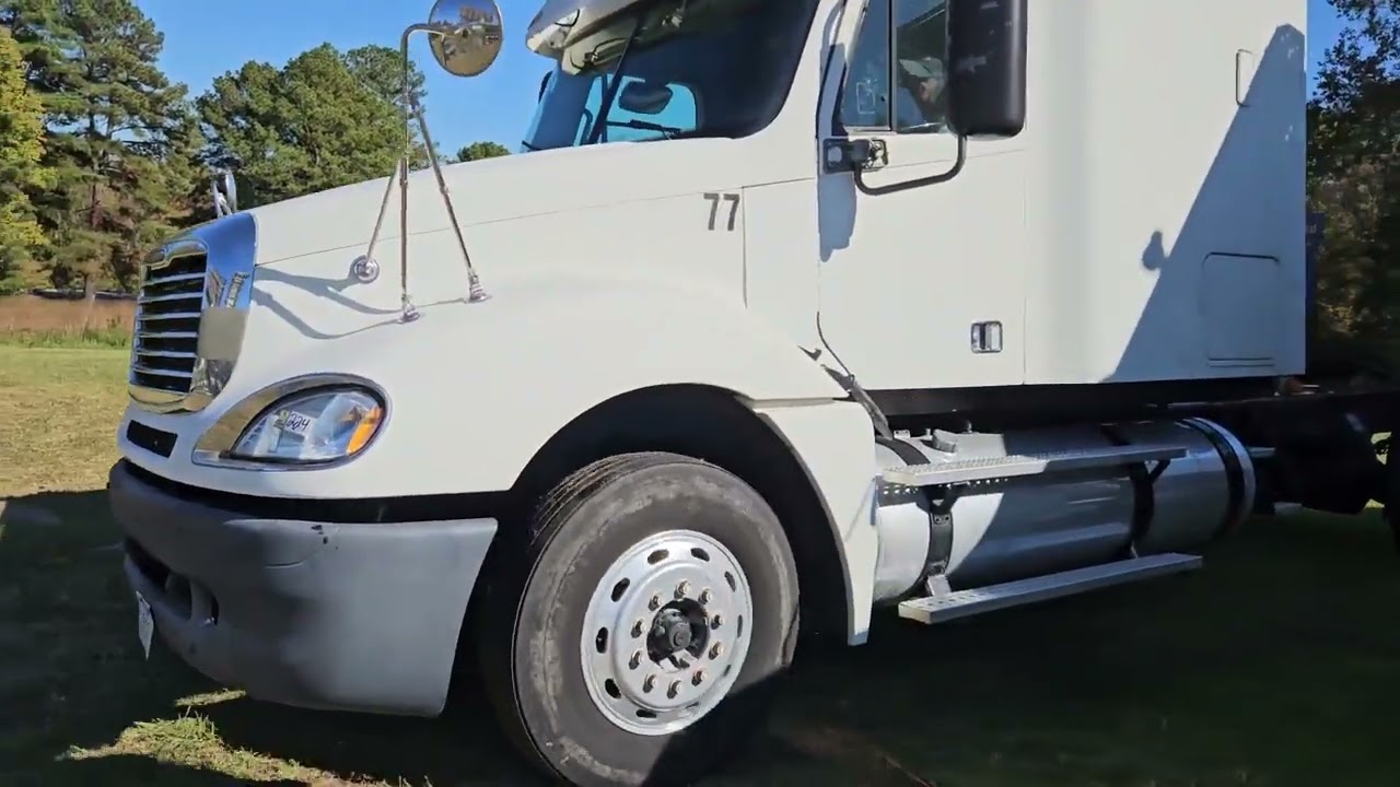 2007 FREIGHTLINER SLEEPER SEMI SINGLE AXLE ROAD TR 224 For Sale