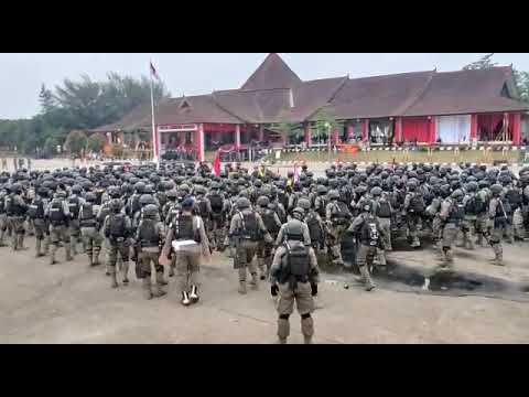 yel yel resimen 1 brimob polri