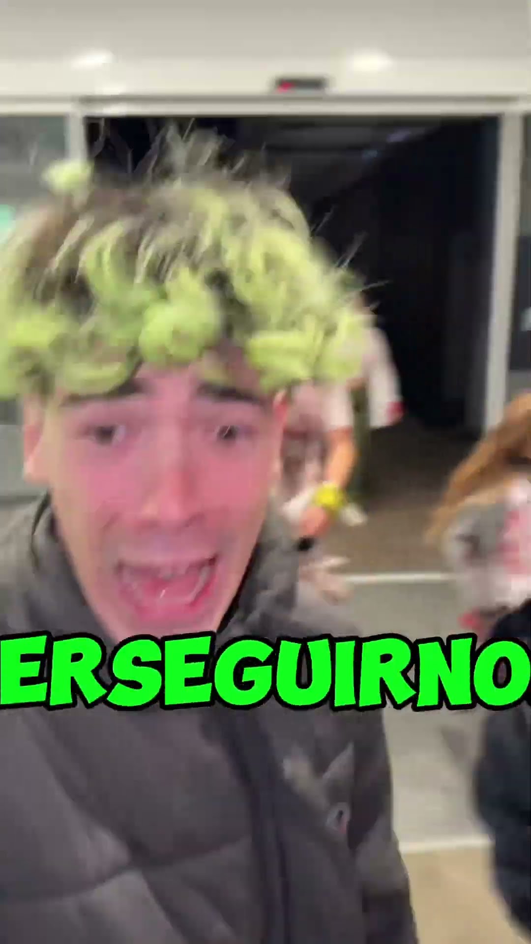 Niña se desmaya???