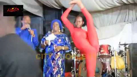 WATCH: As Veteran Actor, Dele Odule Sprays Dancer On Stage @ Taiwo Hassan Ogogo 60th Birthday