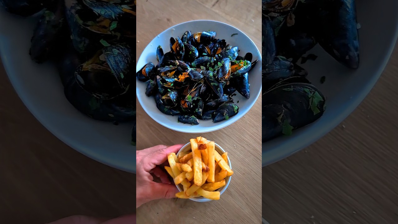 Moules Frites maison 🍟🦪 avec sauce crémeuse à la Normande – Recette facile et savoureuse