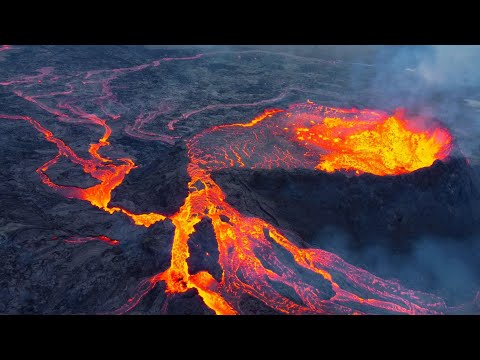 ICELAND VOLCANO SPILLS TORRENTS OF LAVA TOWARDS THE HIGHWAY! THEATHER HILL FISSURES! Aug 31, 2021