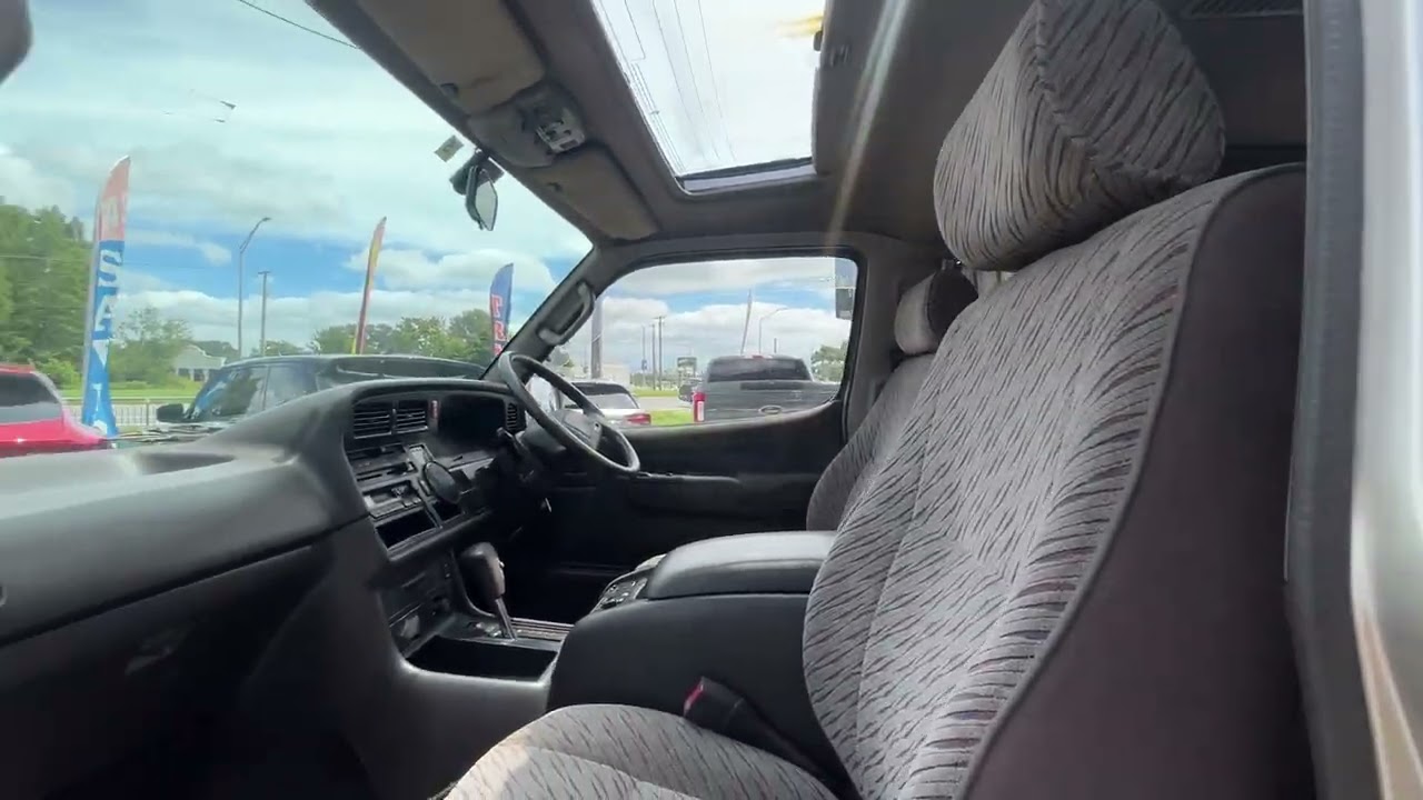 1996 Toyota HiAce VIN 025134: INTERIOR