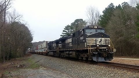 NS 20D in Hopkins w/ nice P5 horn on Dash 9