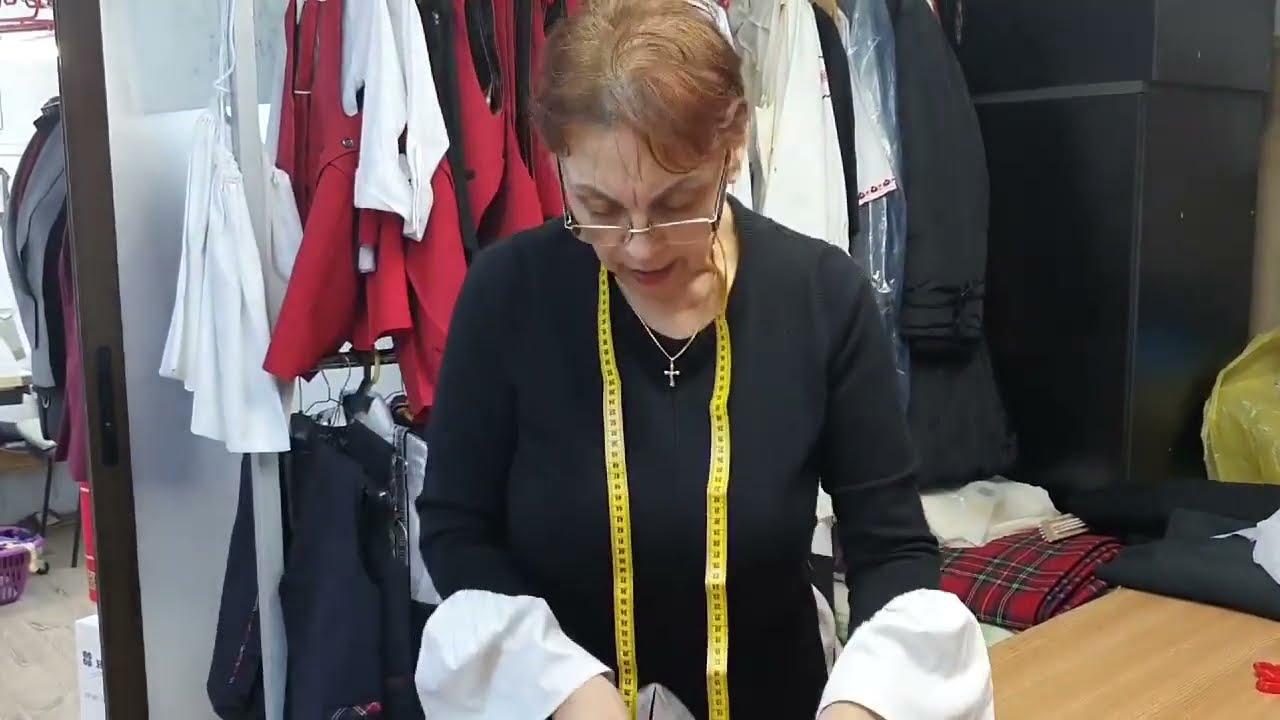 Curs  croitorie  - Modificare rascroiala gat . Modificare guler  rochie de catifea grena  - 4 ani