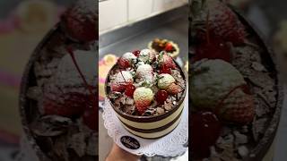 Bolo floresta negra . #confeiteirainiciante #confeitaria #bolo #bolosdecorados #chocolate #viral