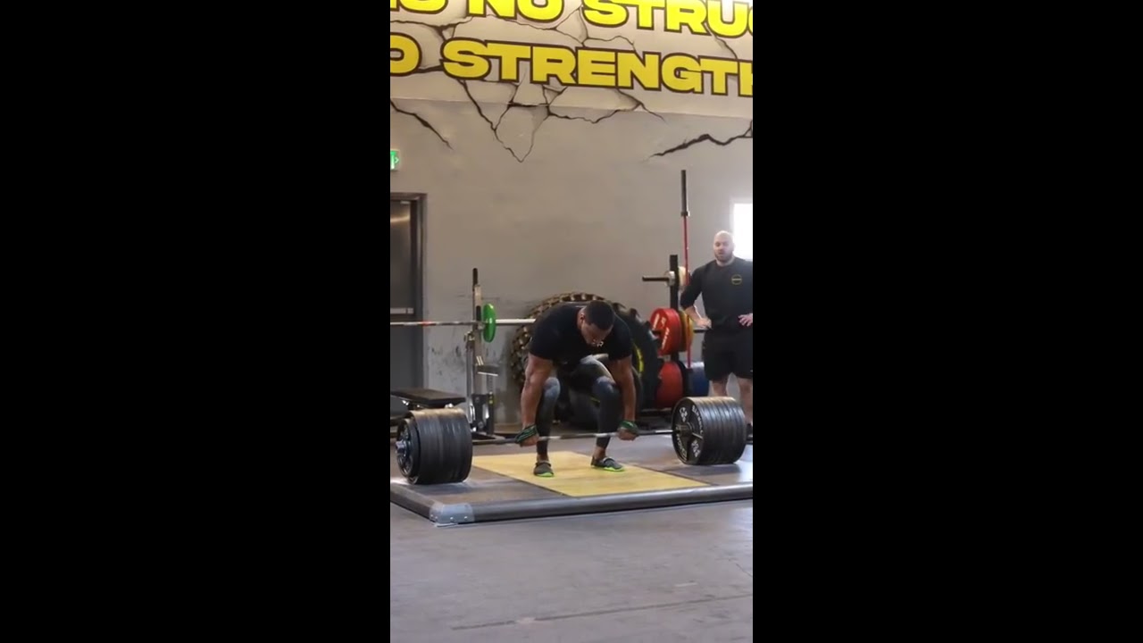 MAJOR PR LARRY WHEELS DEADLIFTS 930 LBS FOR 3 REPS 