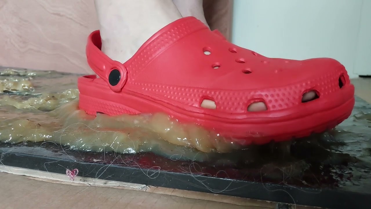 Red crocs stuck to Catchmaster Bulk Glue - part 1 of 2
