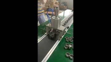 Semi automatic bottle cap base top fitting assembly machine