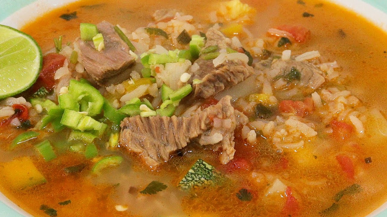 Caldo de arroz con carne de res 