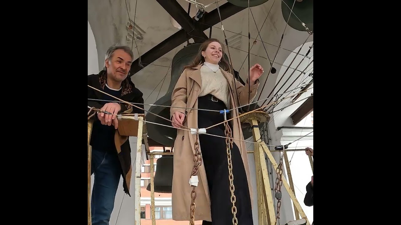 Серафима впервые на колокольне (фрагмент 2). Светлая седмѝца на Китайском подворье, 17.04.2023 г.