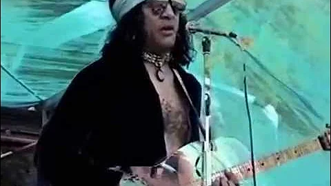Ricki Hendrix plays Rainbow Gypsy Child