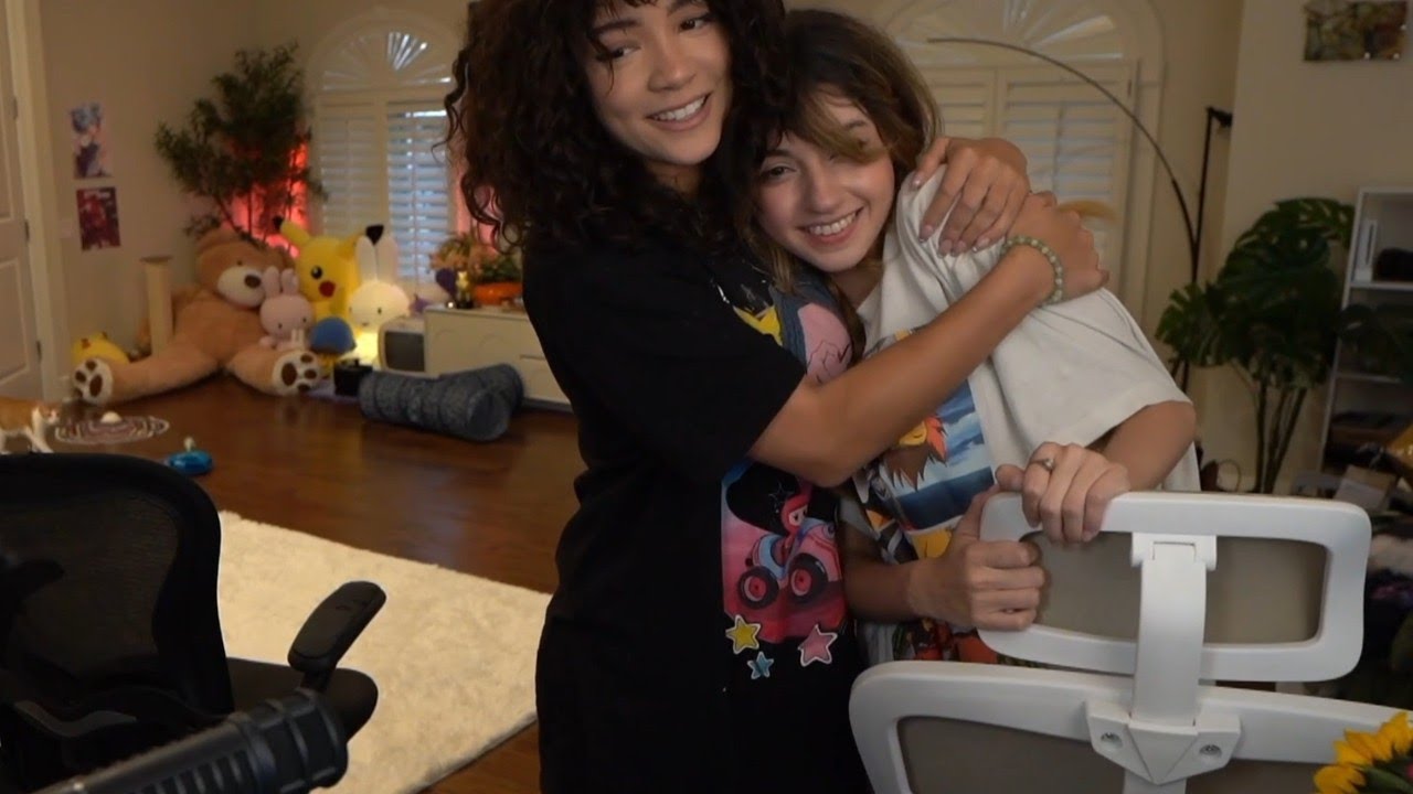 Bonnie Gives Cinna a Gift