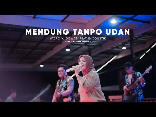 MENDUNG TANPO UDAN - WORO WIDOWATI feat E-COUSTIK  ( LIVE COVER AT BANARAN SKYVIEW ) class=