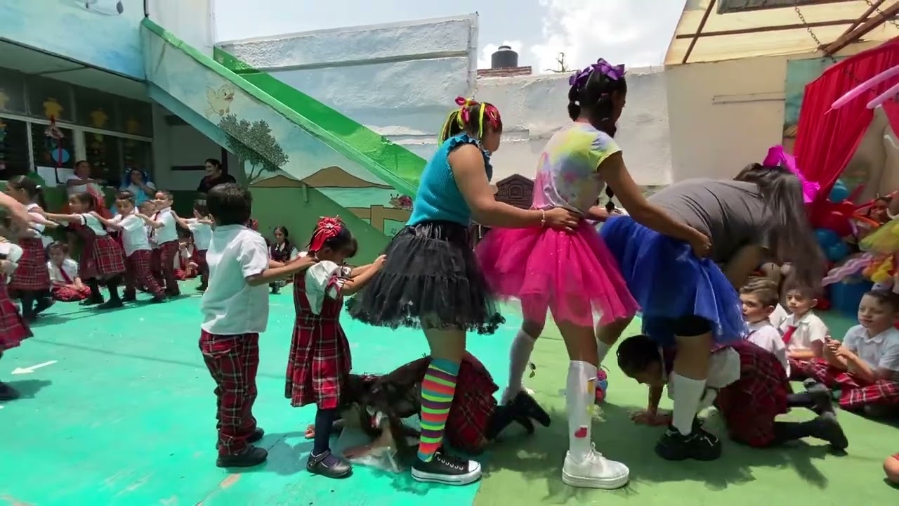 Festejo 🌞 Bailable “Soy una serpiente que anda por el bosque buscando una parte de su cola